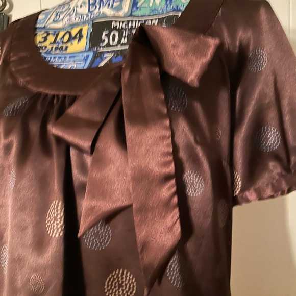 Silky brown blouse - Picture 2 of 5